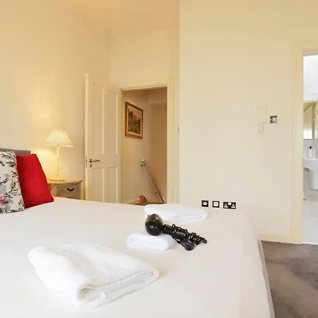 Elegant City Centre Regency Townhouse With Patio Hébergement de vacances
